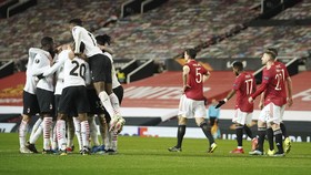 Habis-habisan Milan dan Man Utd demi Gengsi Masa Silam