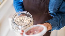 8 Tips Ampuh Usir Kutu Beras, Pakai Cabai hingga Korek Api