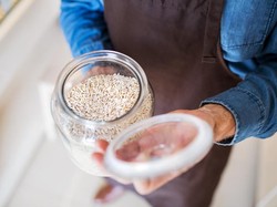 8 Tips Ampuh Usir Kutu Beras, Pakai Cabai hingga Korek Api