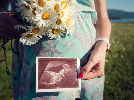 3 Kisah Haru Bunda Sukses Bayi Tabung, Melahirkan Pertama Kali di Usia 73 Tahun