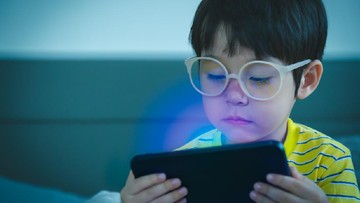 TIPS MEMULIHKAN MATA LELAH KARENA SEKOLAH ONLINE