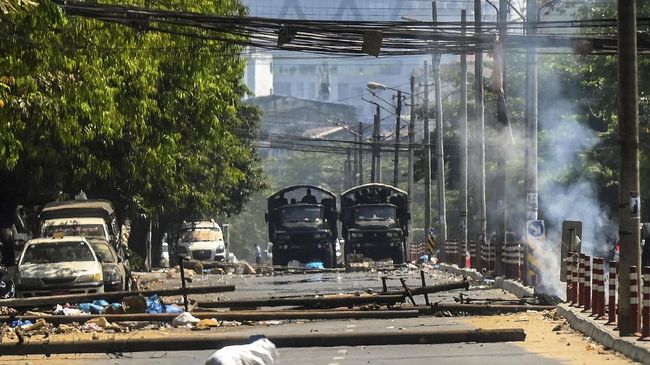 Myanmar Makin Kacau, Utusan PBB Desak Embargo Senjata Militer Utusan Myanmar untuk PBB yang telah memberontak melawan aksi junta militer menyerukan perlawanan dan semangat untuk bertindak.