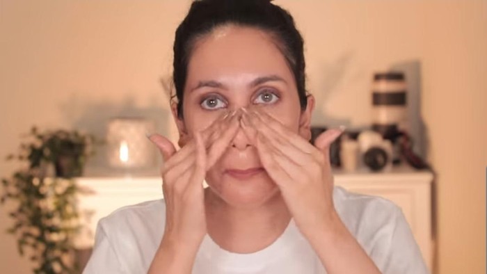 Bukan Double, Tapi Triple Cleansing! Begini Cara Suhay Salim Membersihkan Wajah