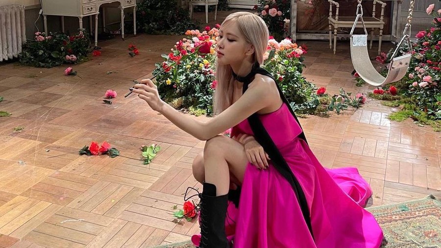 Lirik Lagu On The Ground - Rose BLACKPINK