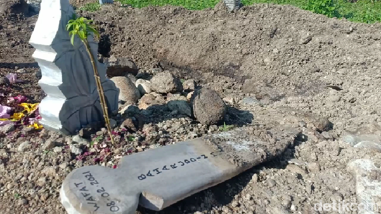 Makam COVID di Parepare dibongkar dan jenazah hilang (Hasrul/detikcom).