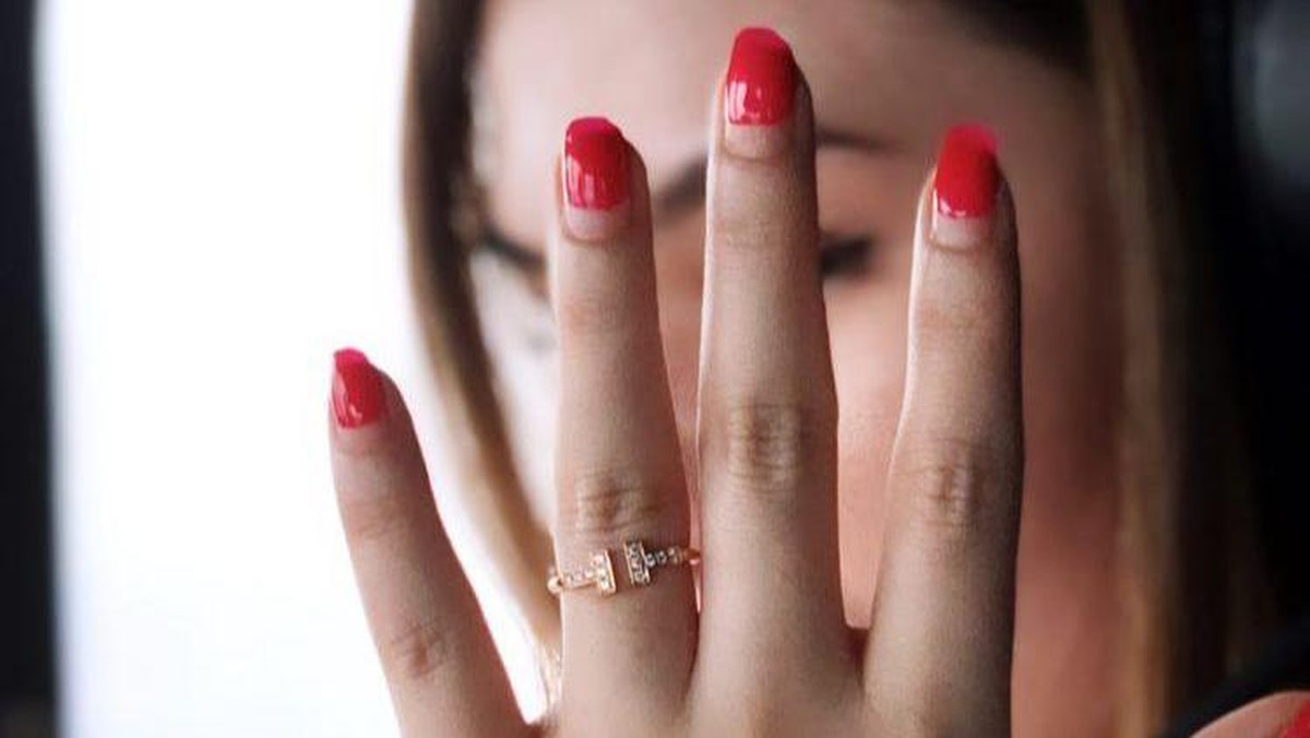 Kabar bahagia dari Aktor Miller Khan yang baru saja melamar kekasihnya di Helikopter&comma; intip momen manis mereka yuk&excl;