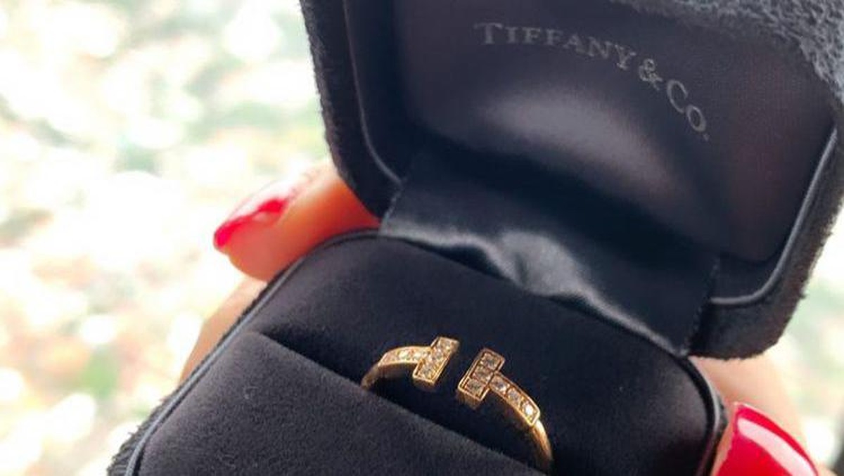 Kabar bahagia dari Aktor Miller Khan yang baru saja melamar kekasihnya di Helikopter&comma; intip momen manis mereka yuk&excl;