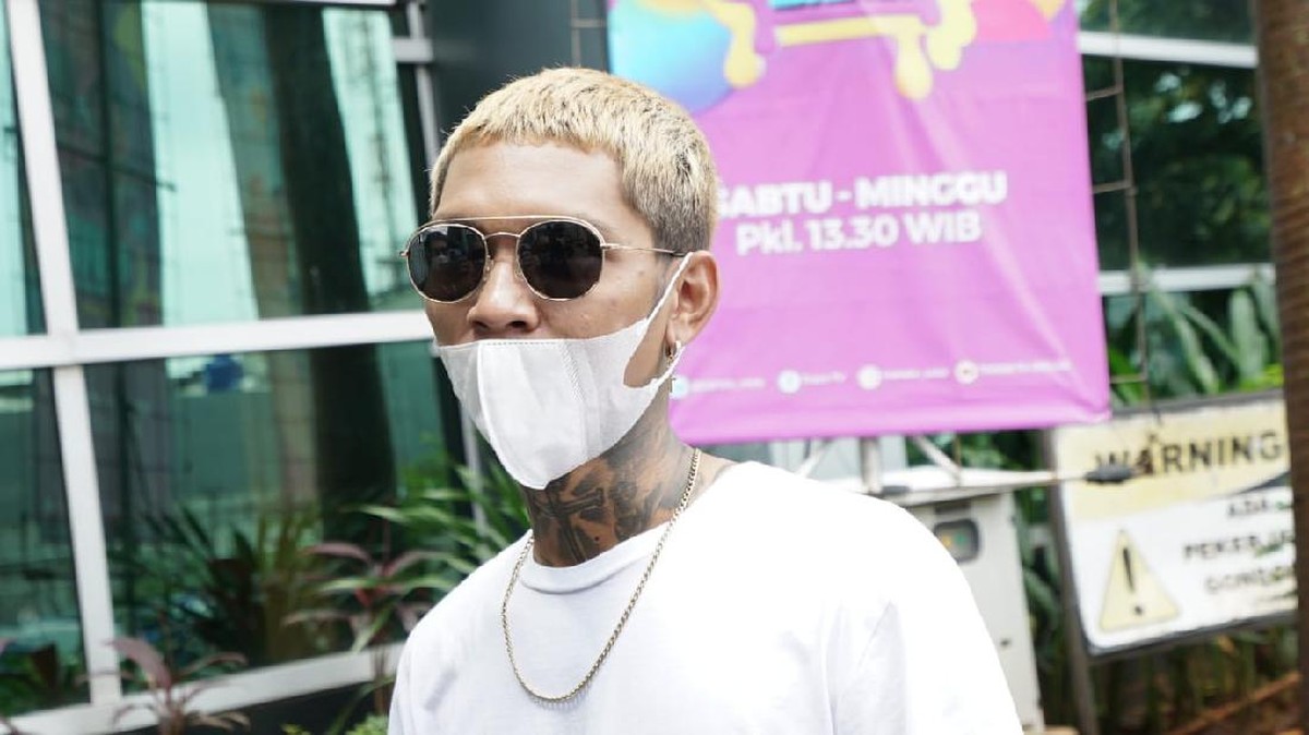 Beginilah potret saat di wawacarai mengenai kasus plagiat MV Lay EXO