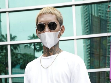 Lirik Lagu Plastik - Young Lex