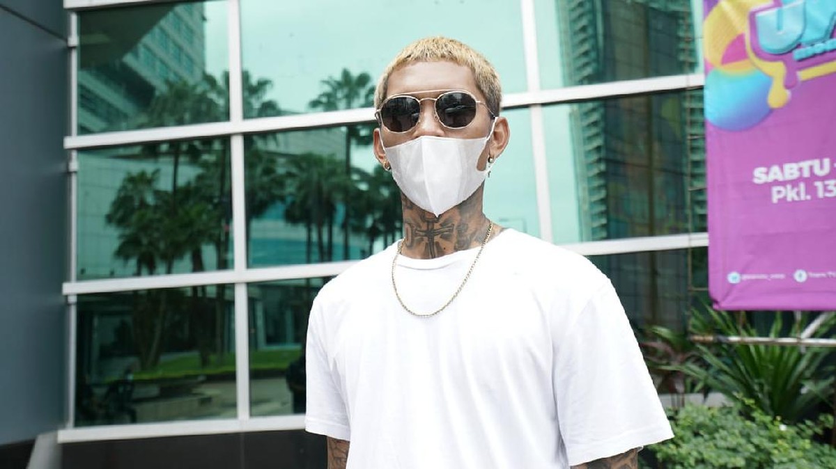 Beginilah potret saat di wawacarai mengenai kasus plagiat MV Lay EXO