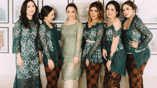 Referensi Kebaya Hijau yang Bikin Kamu Lebih Anggun dan Cantik