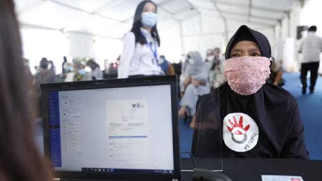 Telkom melakukan vaksinasi Covid-19 terhadap lebih dari 8 ribu karyawan dan pensiunan yang diinisiasi Kementerian BUMN.