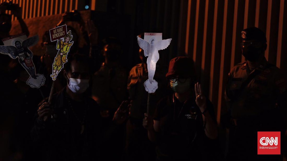 FOTO : Solidaritas untuk Rakyat Myanmar di Depan Gedung ASEAN