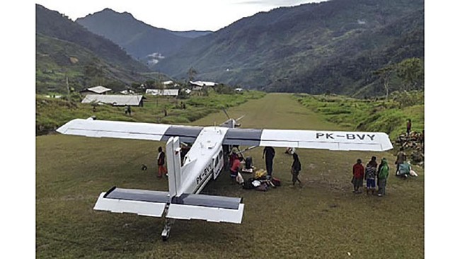 Kepolisian membeberkan kronologi penyanderaan seorang pilot Susi Air berkebangsaan Selandia Baru dan tiga penumpangnya oleh KKB di Papua pada Jumat (12/3).
