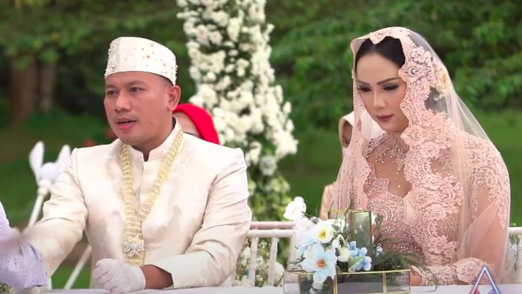 Vicky Prasetyo dan Kalina Ocktaranny Vicky Prasetyo dan Kalina Ocktaranny