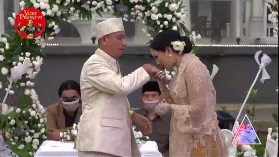 Vicky Prasetyo dan Kalina Oktarani
