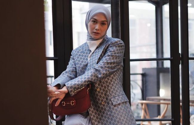 7 Inspirasi OOTD Ibu Hamil Berhijab yang Stylish untuk ke Kantor