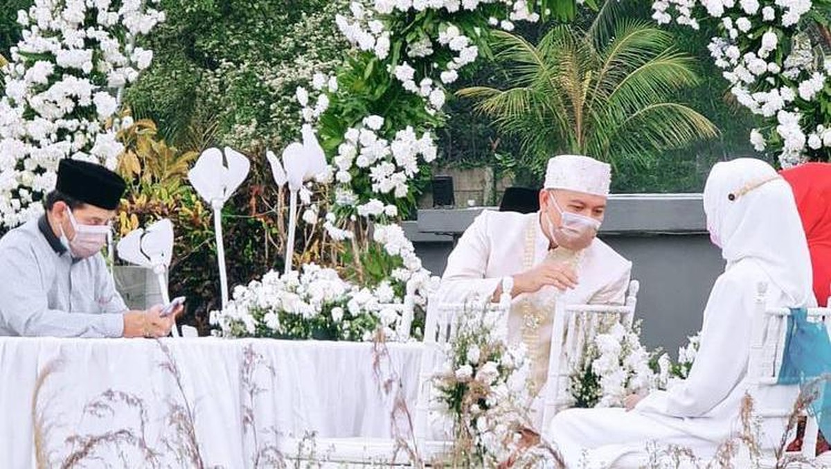 Setelah lika-liku perjalanan cinta yang rumit&comma; akhirnya Vicky dan Kalina menikah&period; Berikut potret kebahagiaan Vicky dan Kalina