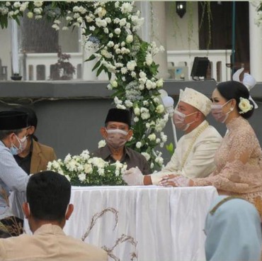 Akhirnya Menikah, Berikut Potret Kebahagian Vicky dan Kalina