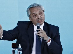 Presiden Argentina Diserang Pendemo yang Marah soal Kebakaran Hutan