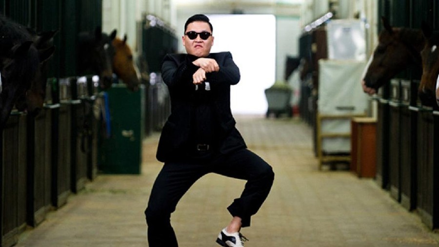 YouTube dikunjungi begitu banyak orang setiap harinya. Di dalam platform streaming ini, ada berbagai genre video yang dicari mulai dari musik sampai film pendek.



Gangnam Style - Psy mendapatkan views tinggi dan termasuk paling populer sepanjang masa dengan total views mencapai 4 miliar views.