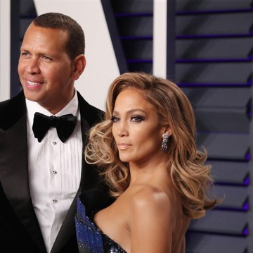 Jennifer Lopez Batalkan Pertunangan Setelah 4 Tahun Berpacaran dengan Alex Rodriguez