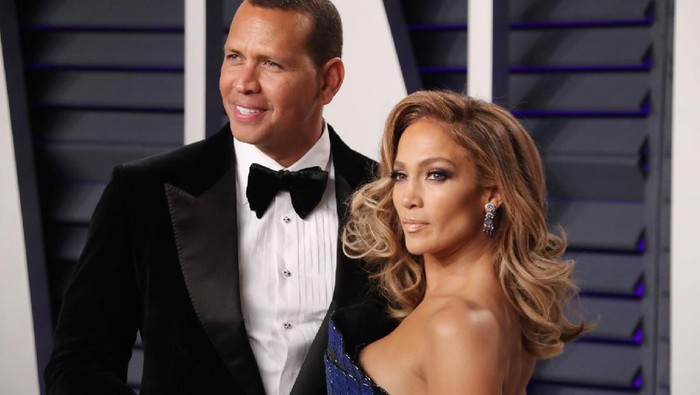 Jennifer Lopez Batalkan Pertunangan Setelah 4 Tahun Berpacaran dengan Alex Rodriguez