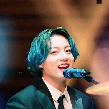 Kerennya Jungkook BTS Saat Main Drum di Musicares Grammy