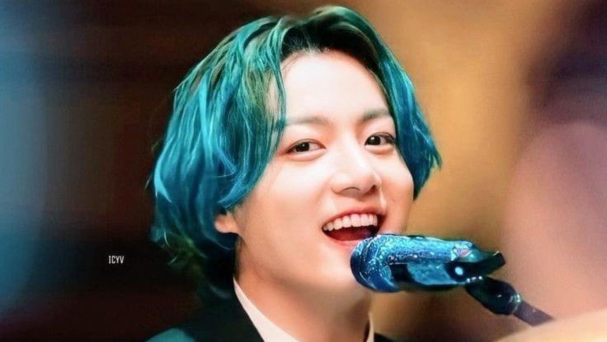 Berikut potret kecenya Jungkook BTS saat bermain drum di Musicares Grammy yang bikin netizen heboh&period;