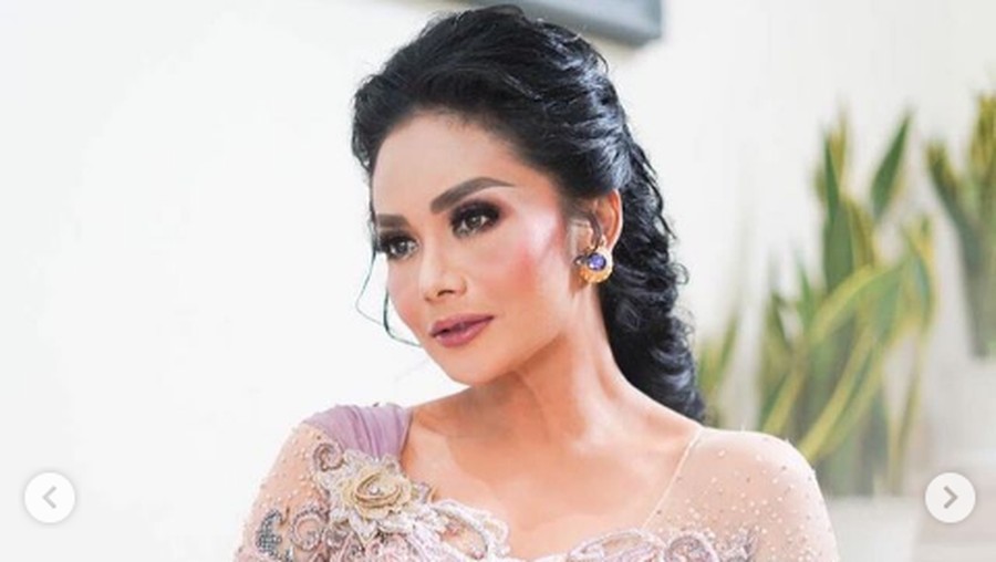 Krisadayanti memakai kebaya Anne Avantie Krisadayanti memakai kebaya Anne Avantie
