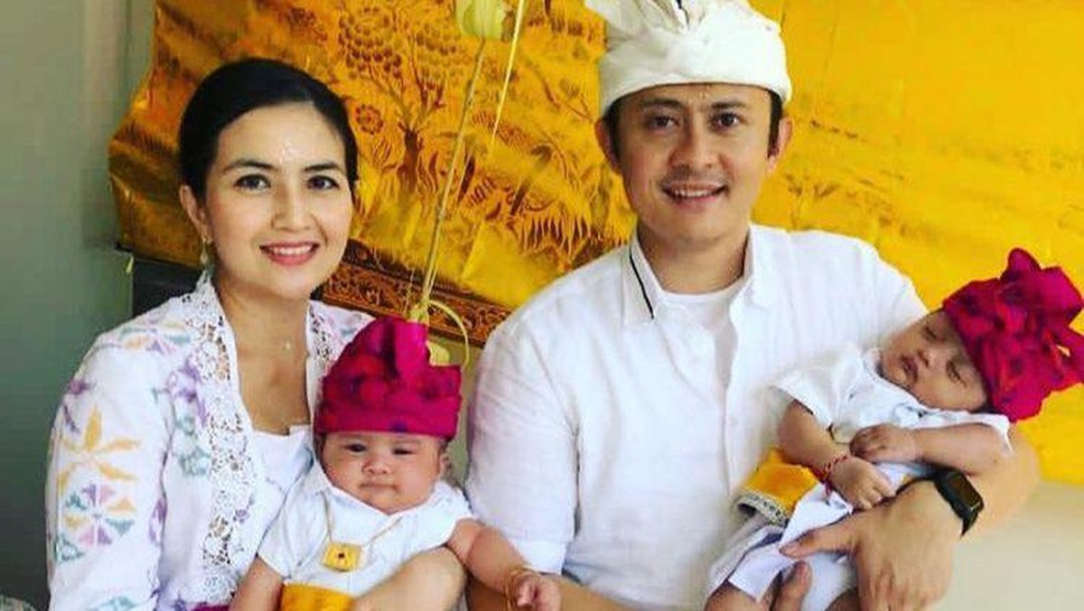 Hari Raya Nyepi adalah Hari Raya umat Hindu untuk penyucian kepada Dewa-Dewa&period; Berikut adalah kumpulan artis yang merayakan Hari Raya Nyepi