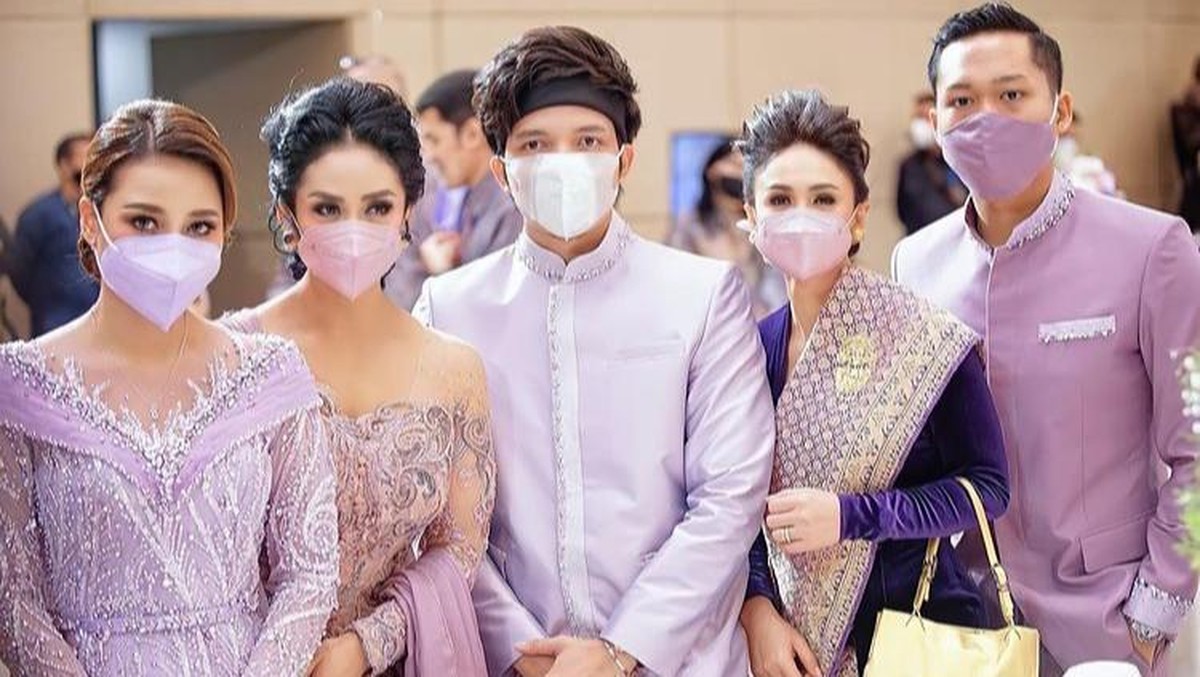 Atta dan Aurel baru saja menggelar acara lamaran pada sabtu kemarin&period; Berikut momen-momen manis lamaran Aurel dan Atta&period;