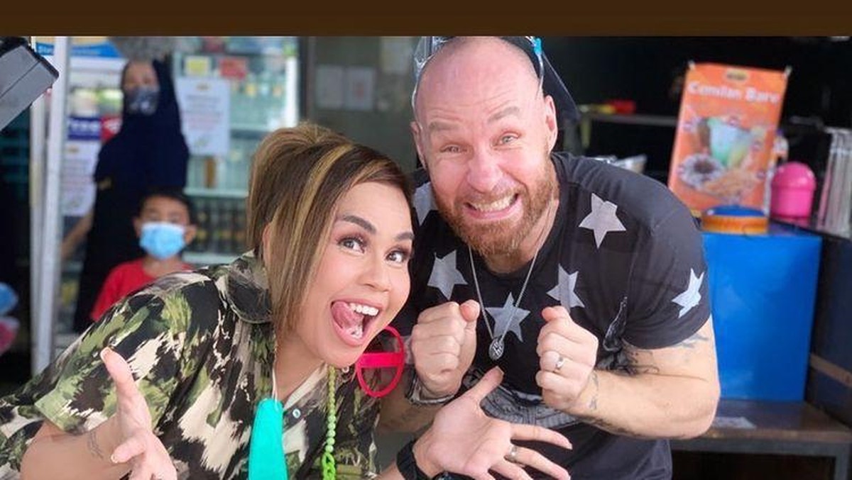 Berikut adalah potret harmonisnya keluarga Melaney Ricardo dan Tyson yang sedang diisukan retak&period;