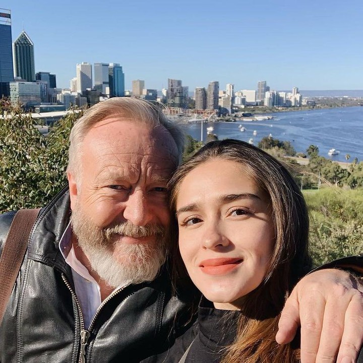 <p>Sama seperti Kimberly Ryder, Yasmine Wildblood juga keturunan Inggris dari sang ayah, Bunda. Ibu dua anak ini pun lahir di London, pada 11 Maret 1993. Sementara sang bunda, Anita Siregar, berdarah Batak. (Foto: Instagram @yaswildblood)</p>