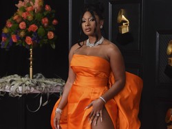 5 Gaya Busana Terburuk di Grammy Awards 2021