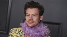 Harry Styles Luncurkan Produk Kecantikan 'Pleasing'