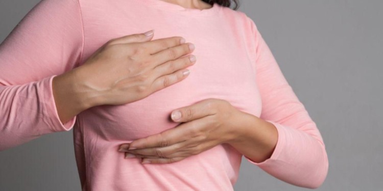 7 Tips Mengatasi Penyumbatan Payudara saat Menyusui Bunda, atasi segera atasi penyumbatan payudara agar tidak berkembang lebih parah. Simak tipsnya di artikel ini.