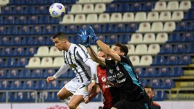 Ronaldo Buat Kiper Cagliari Terkapar Sebelum Cetak Hattrick