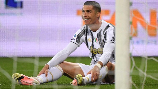 Megabintang Cristiano Ronaldo termasuk ke dalam salah satu pemain yang akan dijual Juventus pada bursa trasfer musim depan.