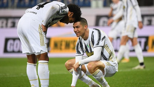 Juventus berada dalam posisi yang semakin sulit untuk meraih scudetto ke-10 beruntun usai takluk dari tim promosi Benevento.