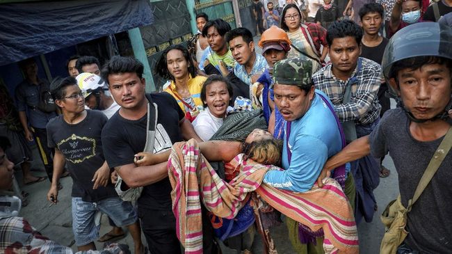 Sebuah truk junta Myanmar meluncur ke demonstrasi damai dan dilaporkan menabrak tiga orang yang ada di sana hingga tewas.