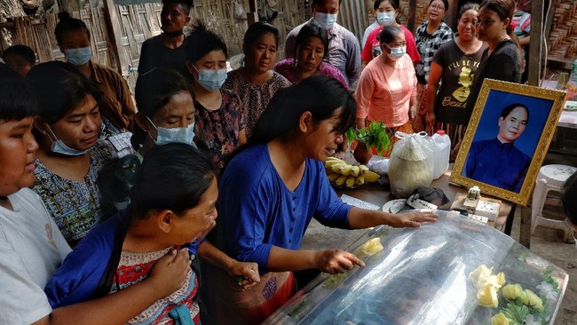 Pasukan keamanan Myanmar membunuh 114 orang termasuk anak-anak saat aksi brutal terhadap pengunjuk rasa pro-demokrasi pada Sabtu (27/3) kemarin.