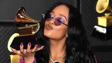 Lirik Lagu I Can't Breathe - H.E.R