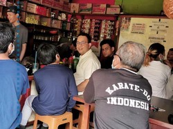 Anies Unggah Percakapan di Warkop, Cuma Tersenyum Saat Tak Dikenali Warga