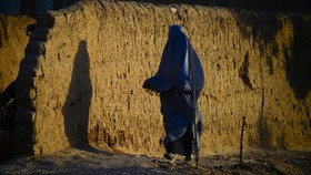 Mengenal Burkak, Pakaian yang Digunakan Perempuan Afghanistan