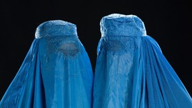 Taliban Wajibkan Presenter TV Perempuan Tutupi Wajah saat Siaran