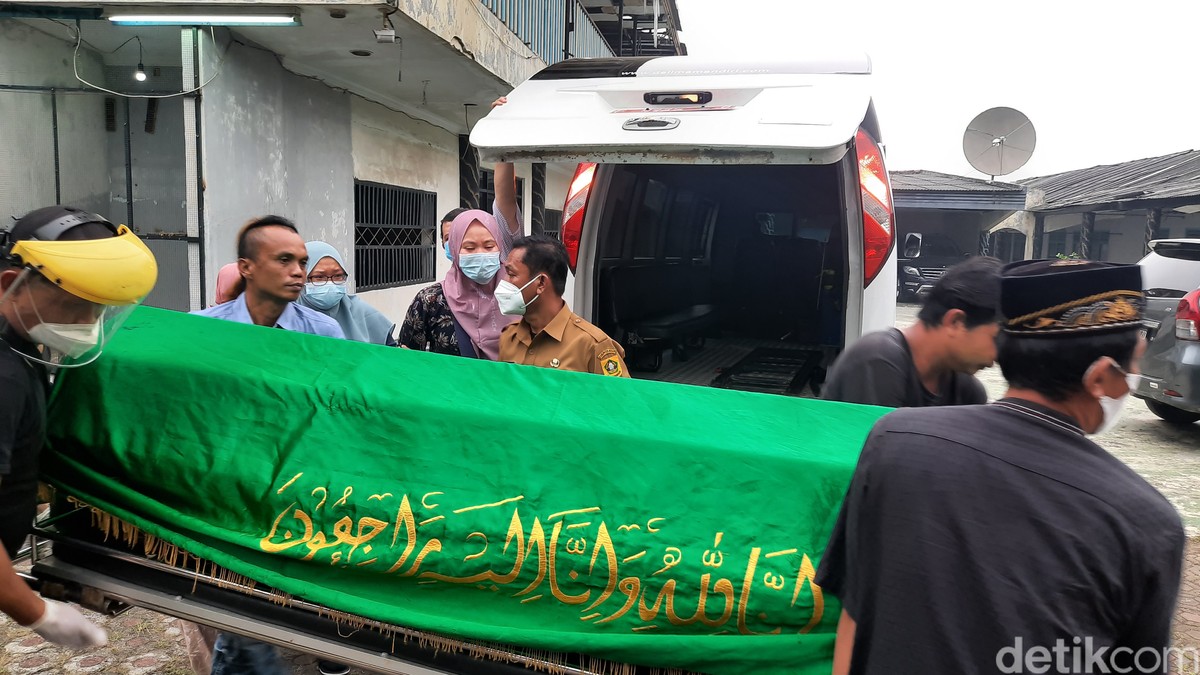 Jenazah Anton Medan Tiba di Rumah Duka