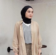 Kece Badai, Ini 5 Outfit Hijab Simpel dan Fashionable ala Helmi Nursifah