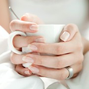 5 Bahan Untuk Membersihkan Cat Kuku Secara Alami