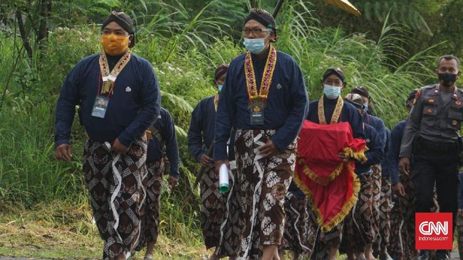 Untuk kali kedua di masa pandemi Covid-19, upacara Labuhan Merapi tak lagi dihadiri masyarakat Yogyakarta dan sekitarnya.